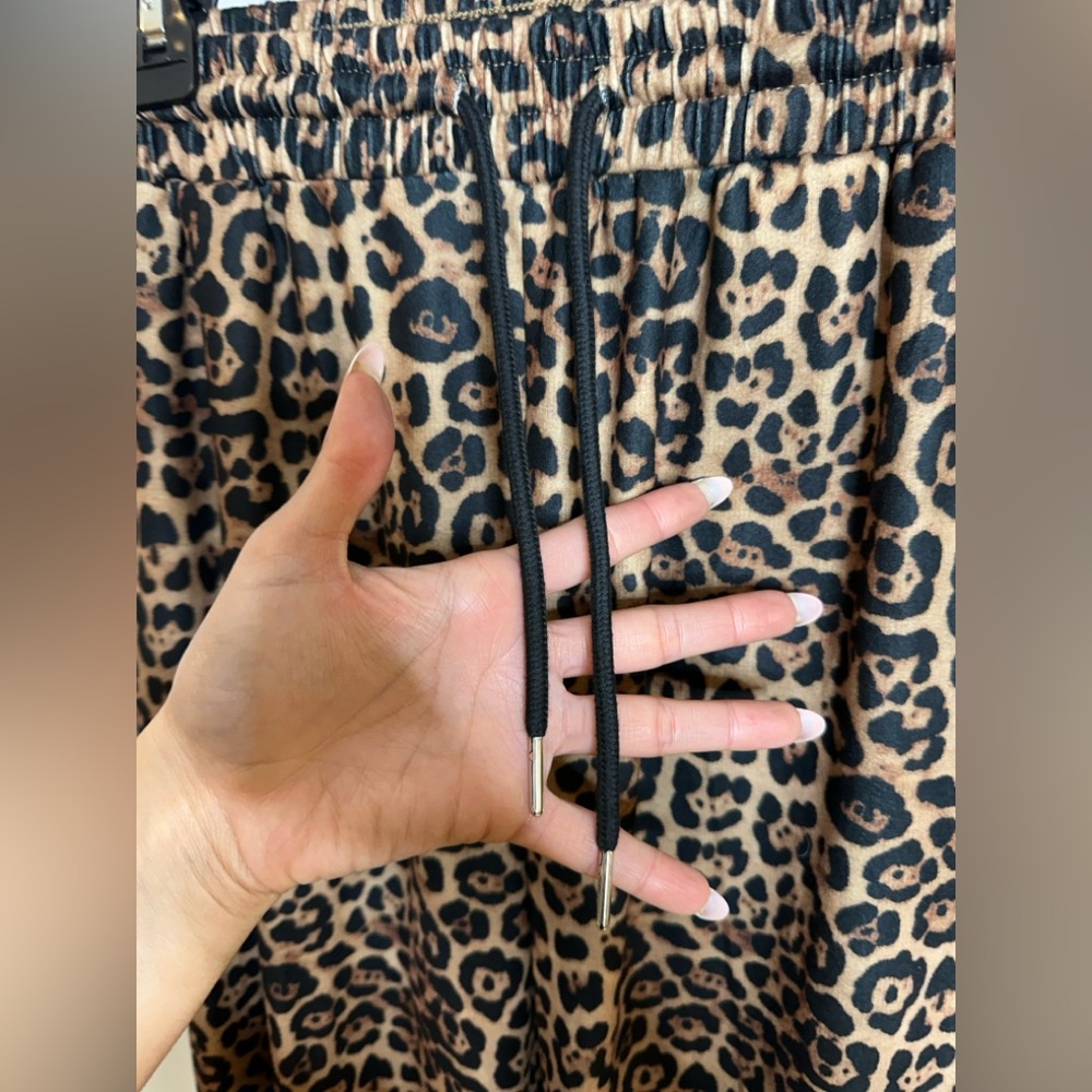 Leopard Print Lounge Pants NEW Large - Picture 7 of 7